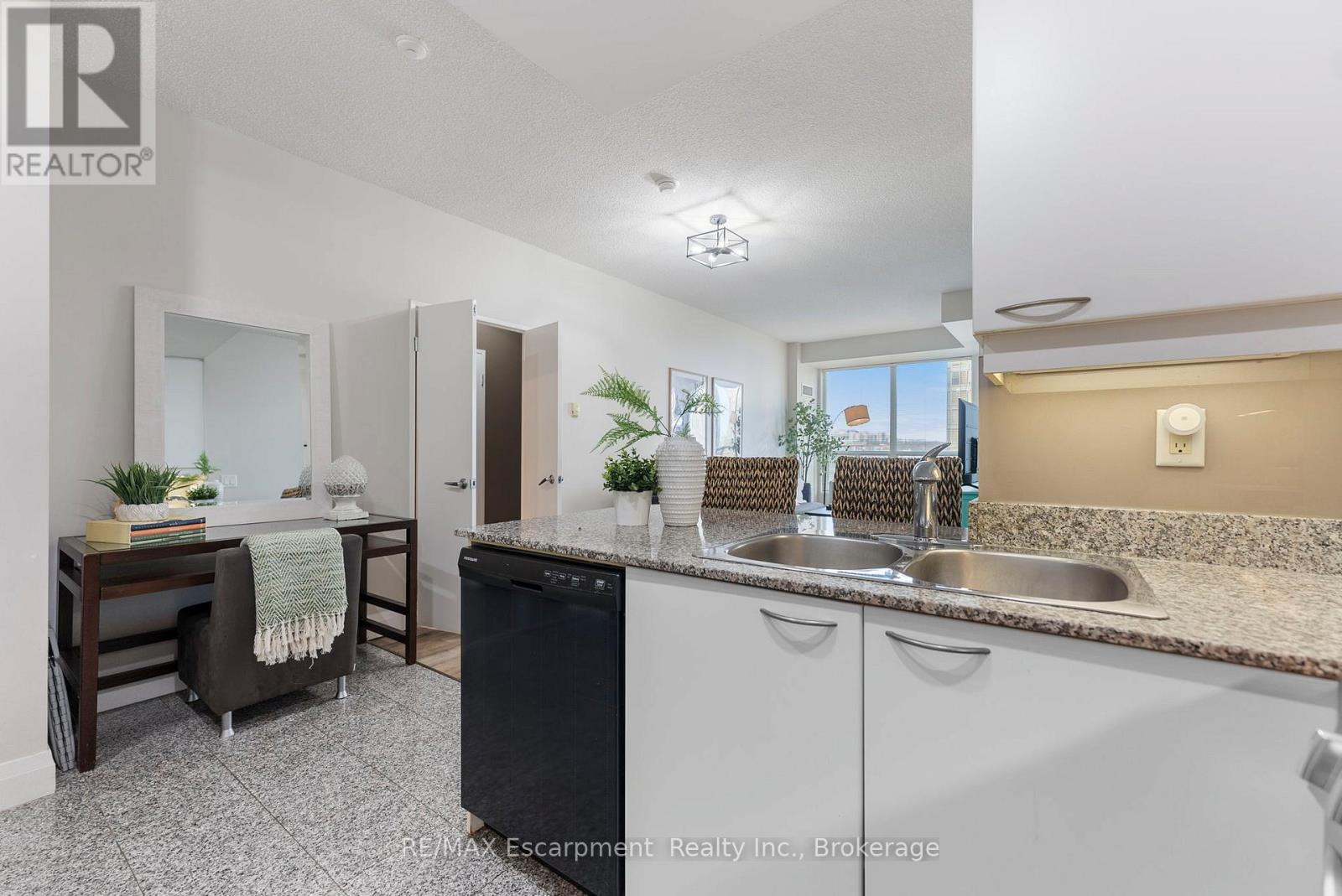 902 - 88 Palace Pier, Toronto, Ontario M8V 3W9 - Photo 5 - W12595770