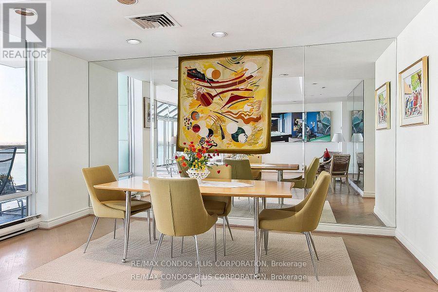 1013 - 211 Queens Quay W, Toronto, Ontario  M5J 2M6 - Photo 6 - C12591420