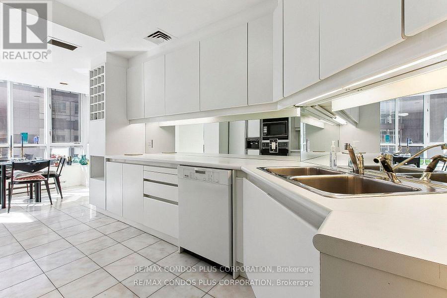 1013 - 211 Queens Quay W, Toronto, Ontario  M5J 2M6 - Photo 10 - C12591420