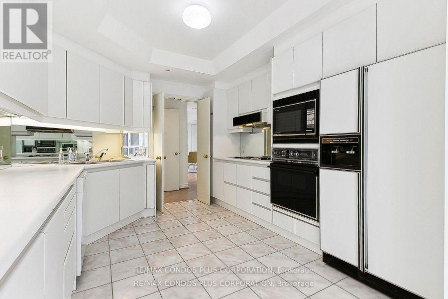 1013 - 211 Queens Quay W, Toronto, Ontario  M5J 2M6 - Photo 9 - C12591420