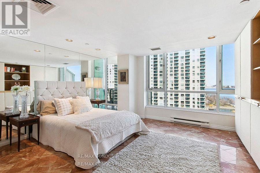 1013 - 211 Queens Quay W, Toronto, Ontario  M5J 2M6 - Photo 11 - C12591420