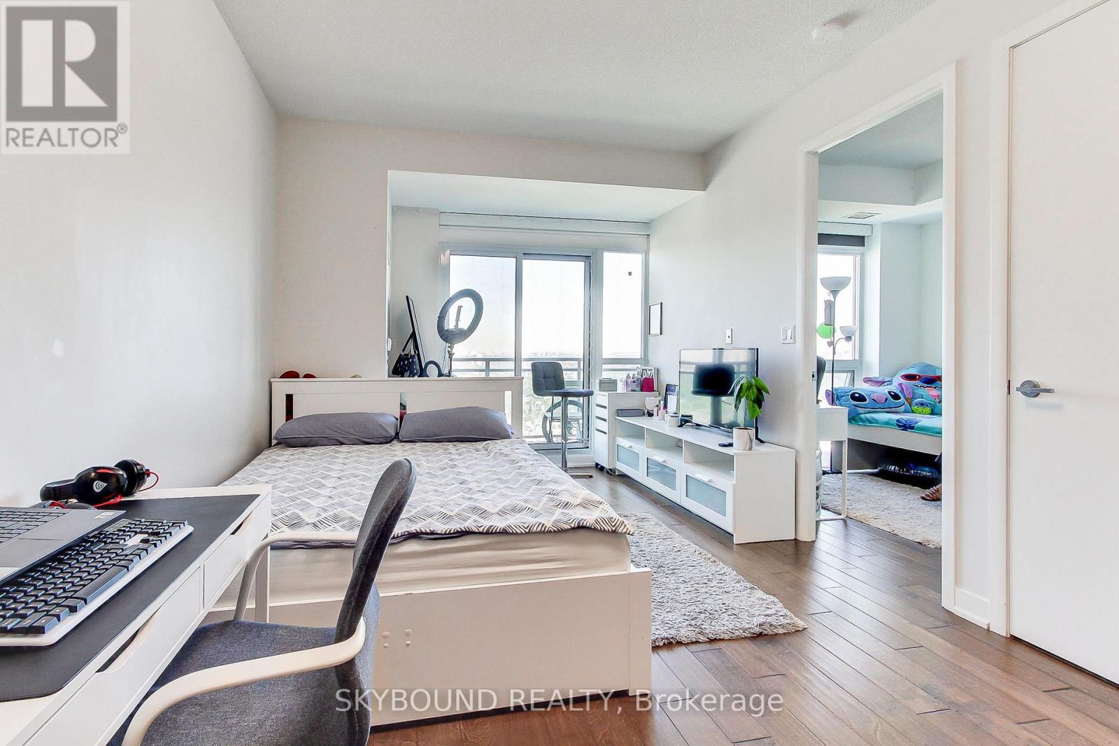 2723 - 165 Legion Road N, Toronto, Ontario  M8Y 0B3 - Photo 8 - W12595606