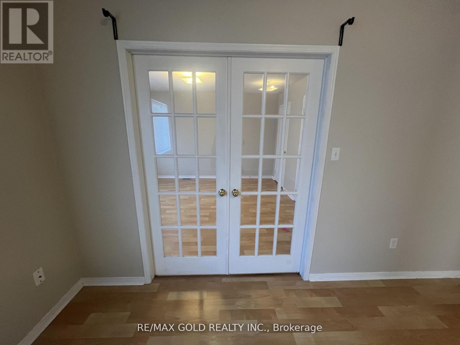 Upper - 32 Earlsbridge Boulevard, Brampton, Ontario L7A 2L8 - Photo 18 - W12595636