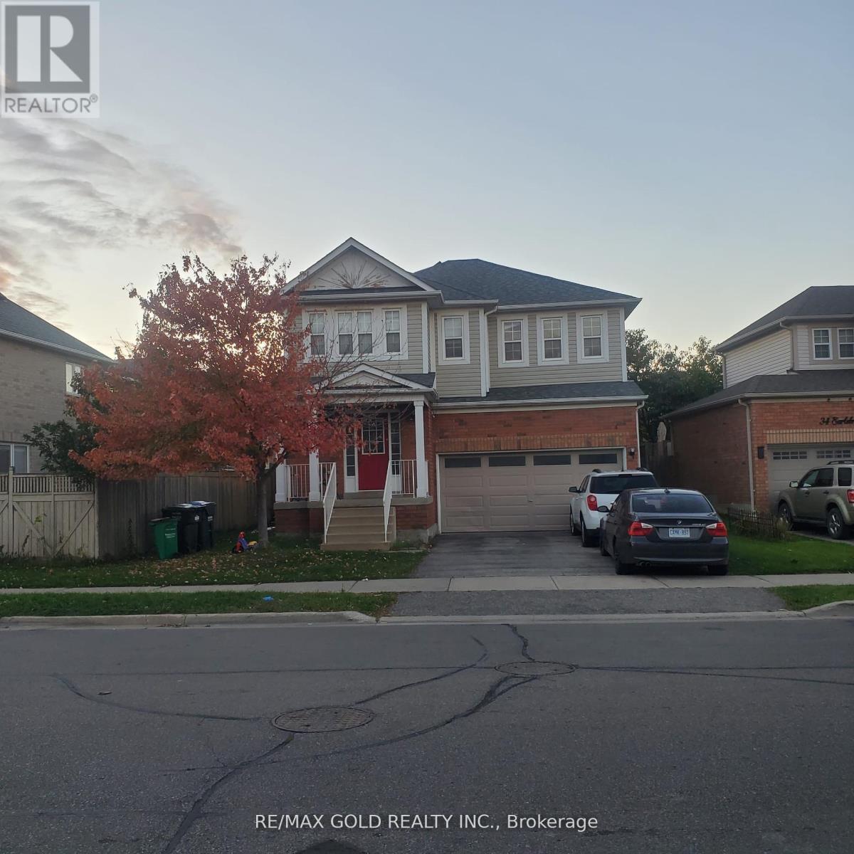 Upper - 32 Earlsbridge Boulevard, Brampton, Ontario L7A 2L8 - Photo 2 - W12595636