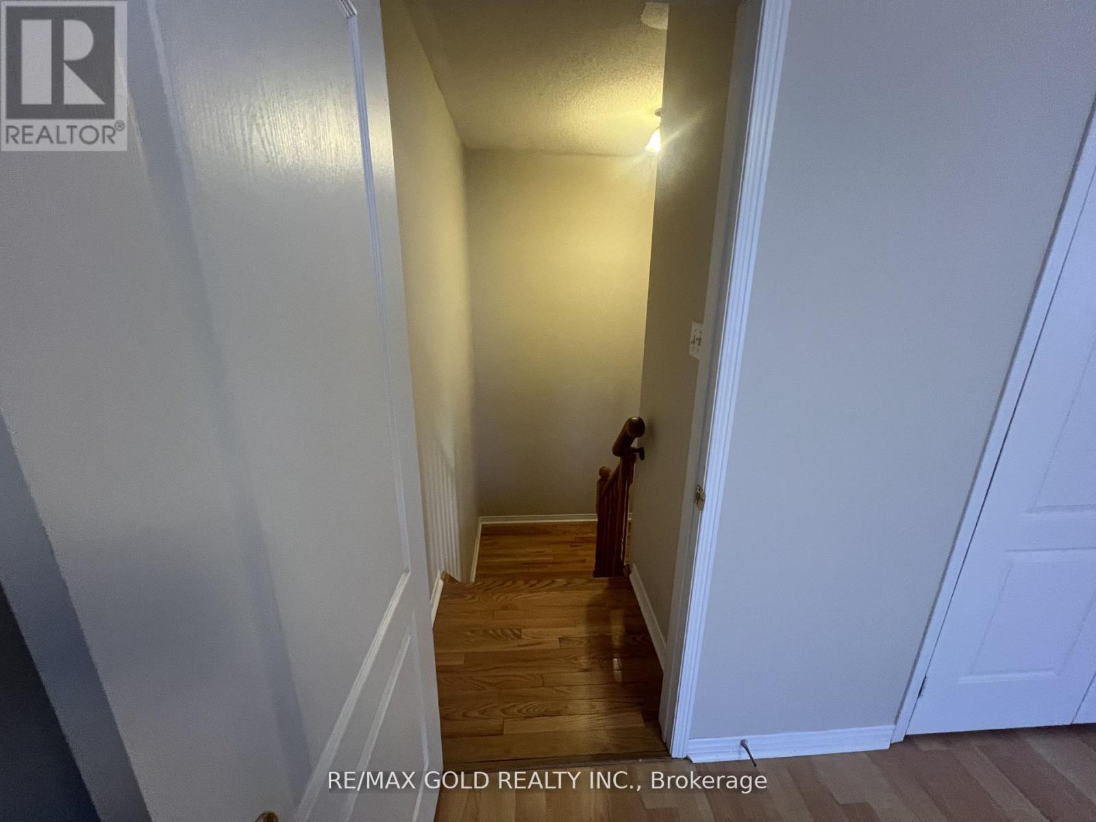 Upper - 32 Earlsbridge Boulevard, Brampton, Ontario L7A 2L8 - Photo 20 - W12595636