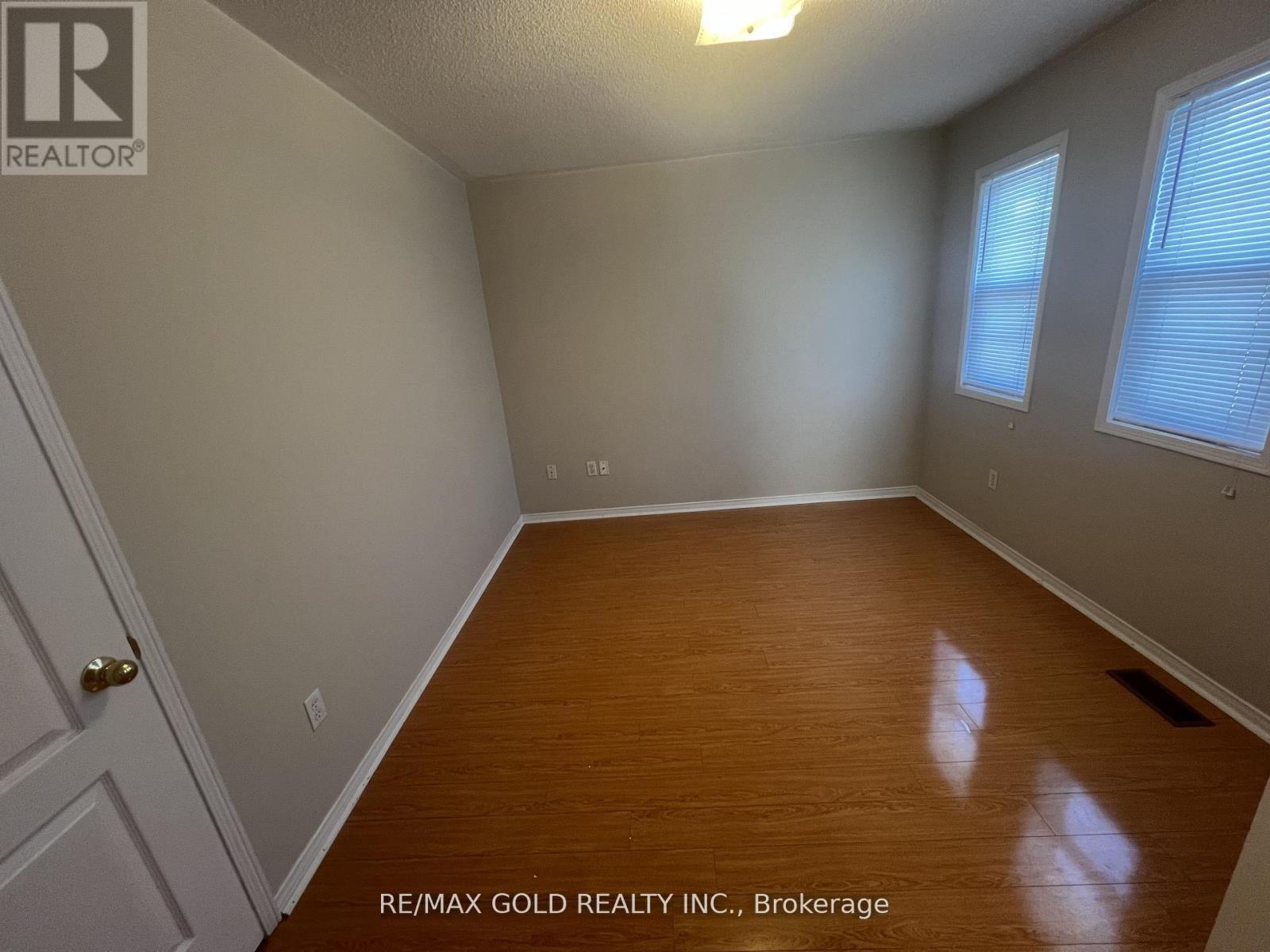 Upper - 32 Earlsbridge Boulevard, Brampton, Ontario L7A 2L8 - Photo 21 - W12595636