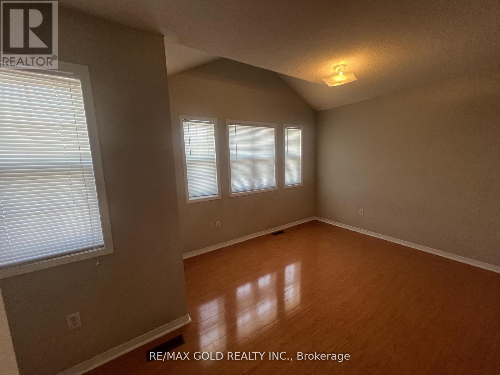 Upper - 32 Earlsbridge Boulevard, Brampton, Ontario L7A 2L8 - Photo 22 - W12595636