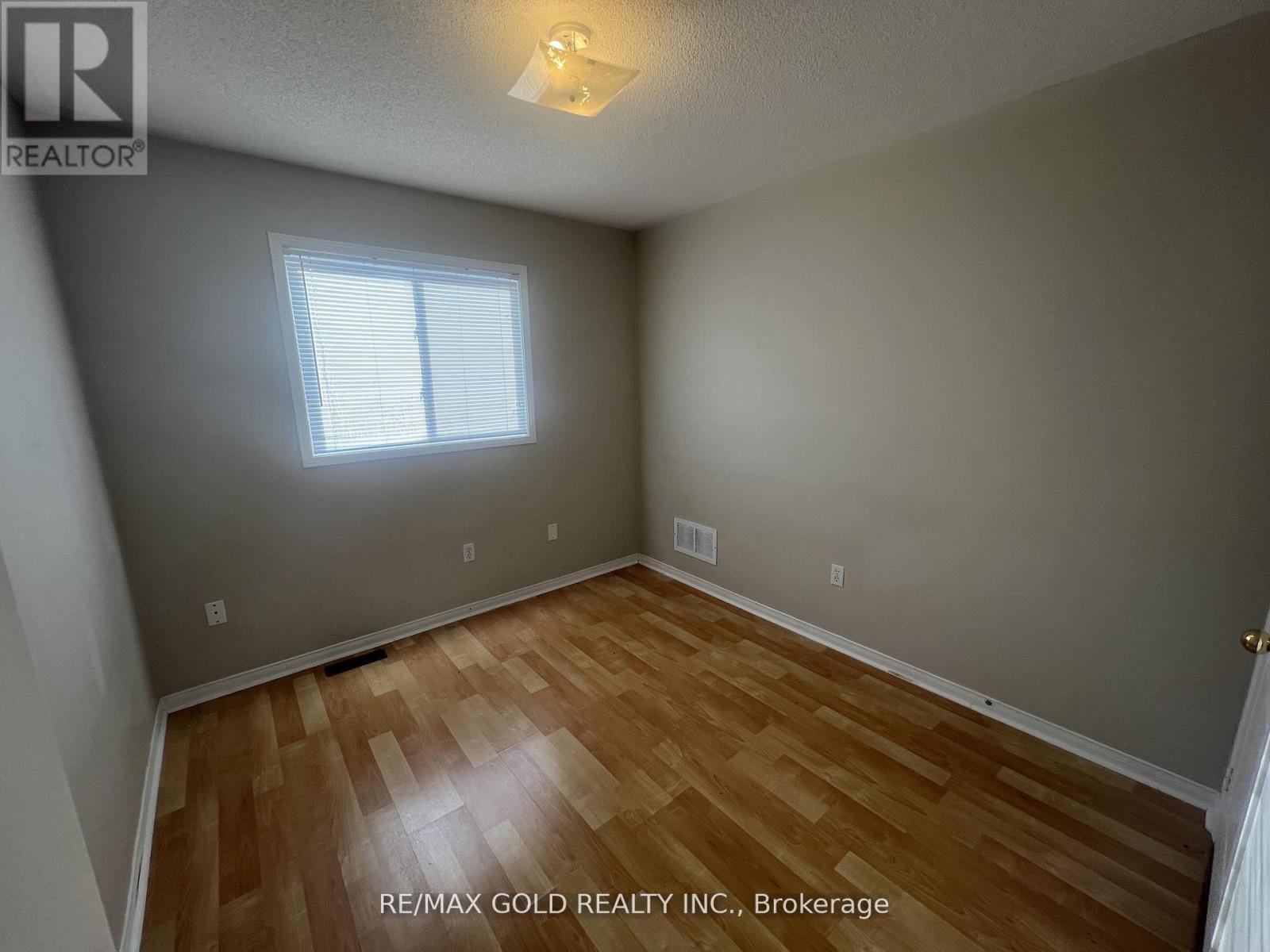 Upper - 32 Earlsbridge Boulevard, Brampton, Ontario L7A 2L8 - Photo 23 - W12595636
