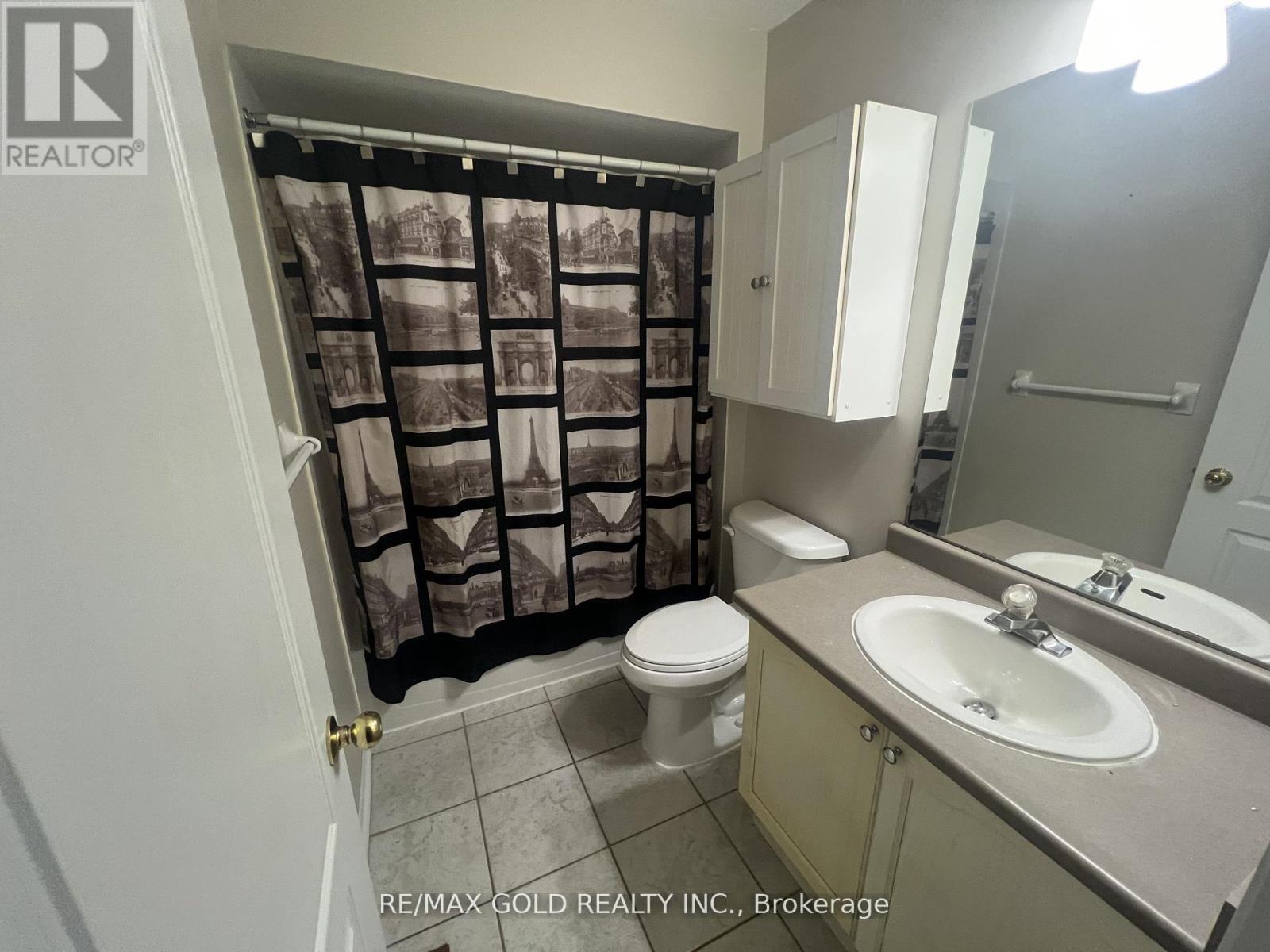 Upper - 32 Earlsbridge Boulevard, Brampton, Ontario L7A 2L8 - Photo 24 - W12595636