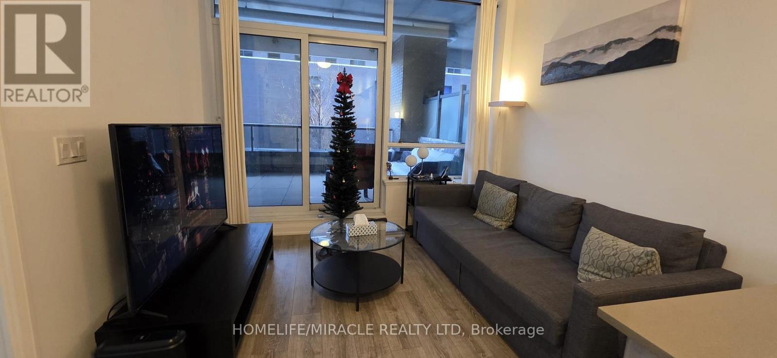 201 - 26 Gibbs Road, Toronto, Ontario  M9B 0E3 - Photo 4 - W12595664