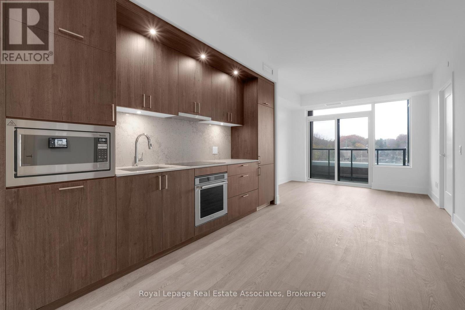 615 - 259 The Kingsway, Toronto, Ontario  M9A 0G2 - Photo 2 - W12595672