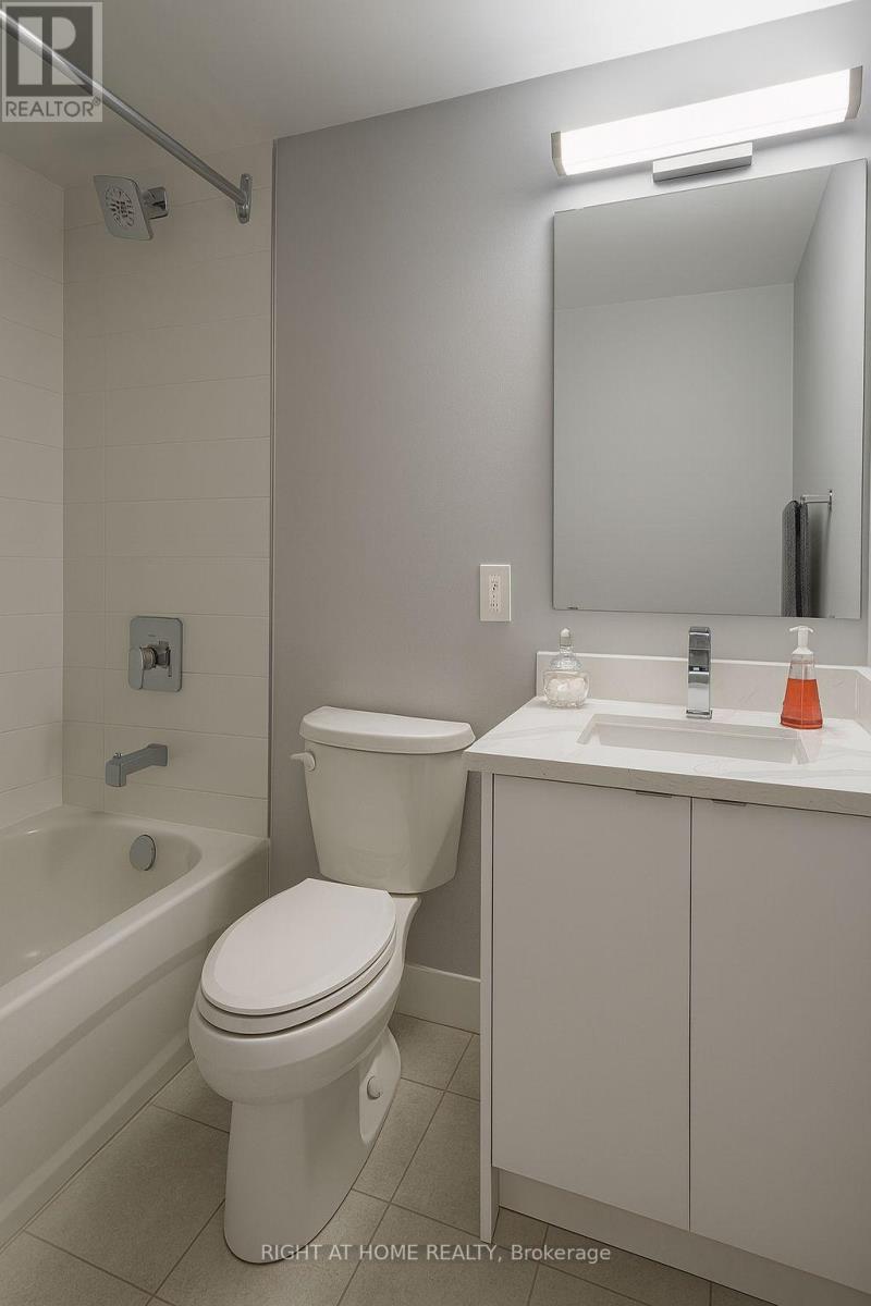 2601 - 70 Park Street E, Mississauga, Ontario  L5G 1M5 - Photo 8 - W12595706