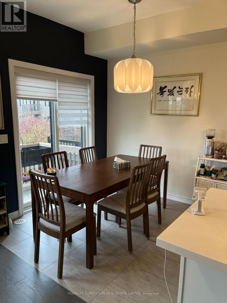 3068 Cascade Common, Oakville, Ontario  L6H 7E3 - Photo 3 - W12595708