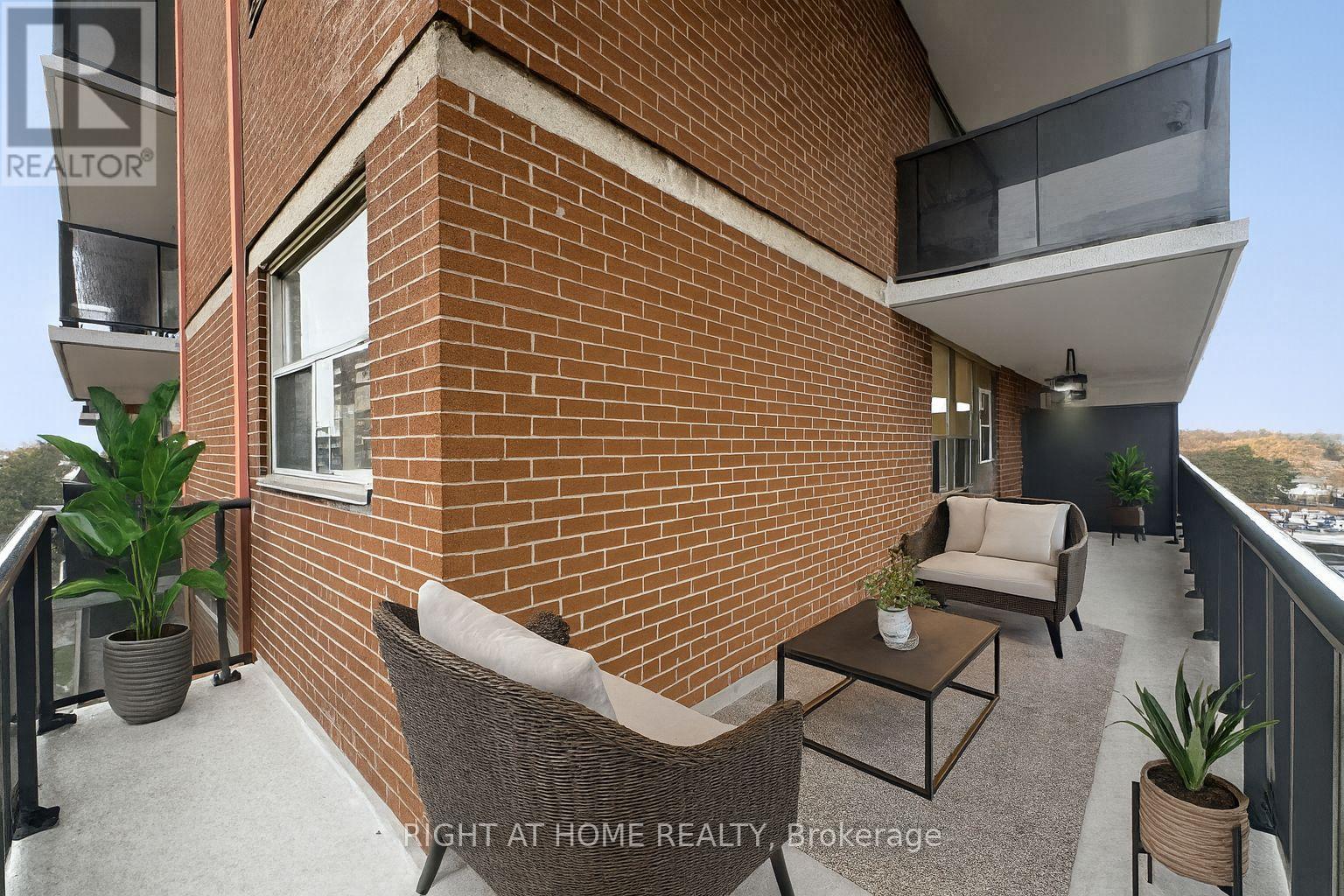 702 - 70 Park Street E, Mississauga, Ontario  L5G 1M5 - Photo 8 - W12595716