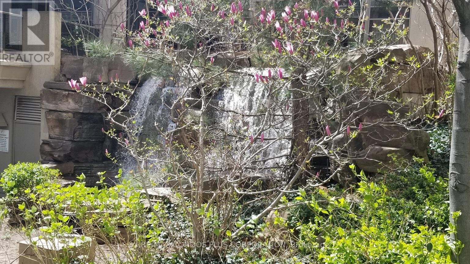 1509 - 3880 Duke Of York Boulevard, Mississauga, Ontario  L5B 4M7 - Photo 3 - W12595762