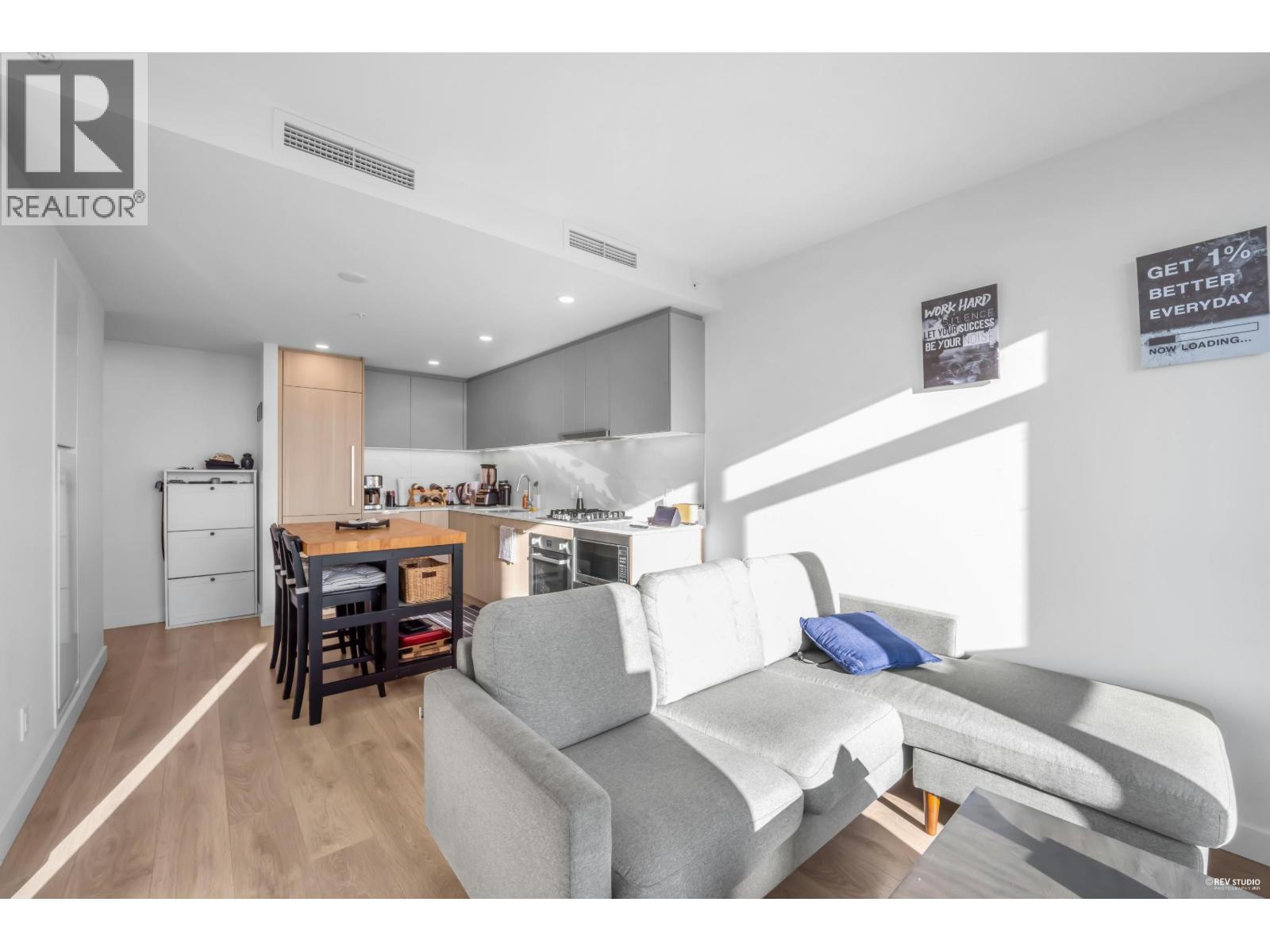 2101 308 Alderson Avenue, Coquitlam, British Columbia V3K 0J2 - Photo 3 - R3071552