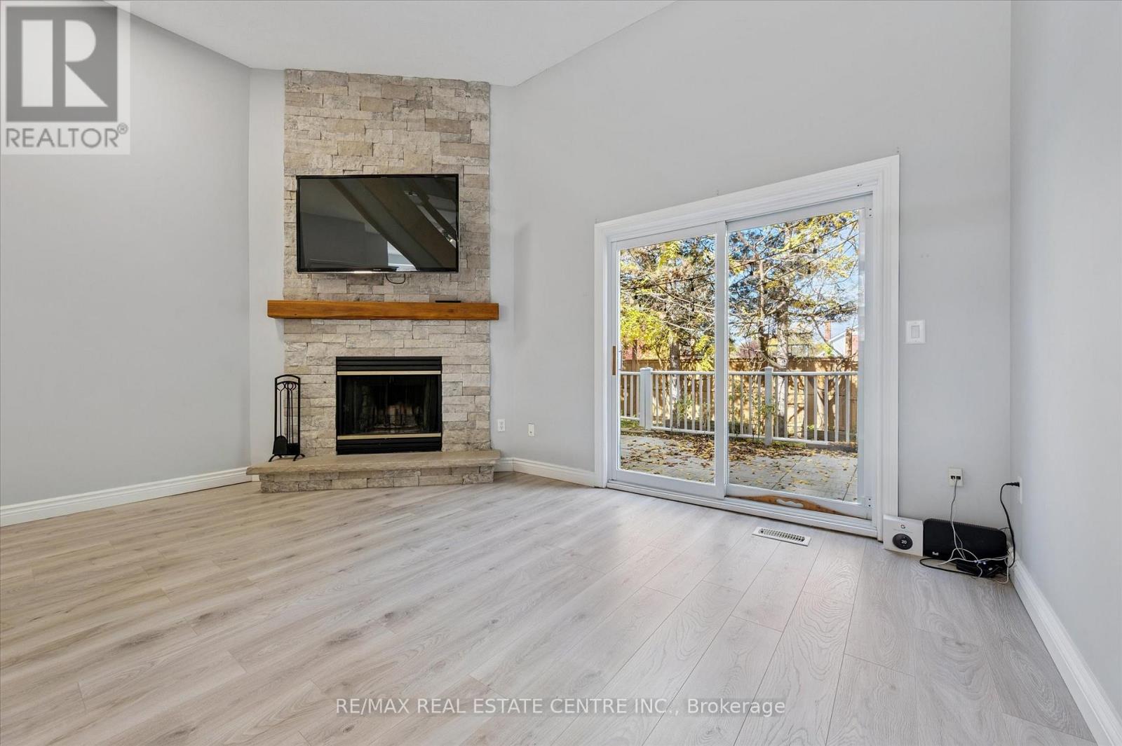 5 - 589 Beechwood Drive, Waterloo, Ontario  N2T 2K9 - Photo 3 - X12595722