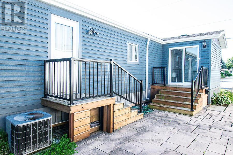 4585 Rachael Lane, Lincoln (Beamsville), Ontario  L3J 0W1 - Photo 5 - X12595828