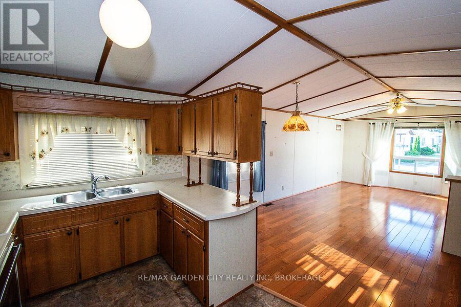 4585 Rachael Lane, Lincoln (Beamsville), Ontario  L3J 0W1 - Photo 8 - X12595828