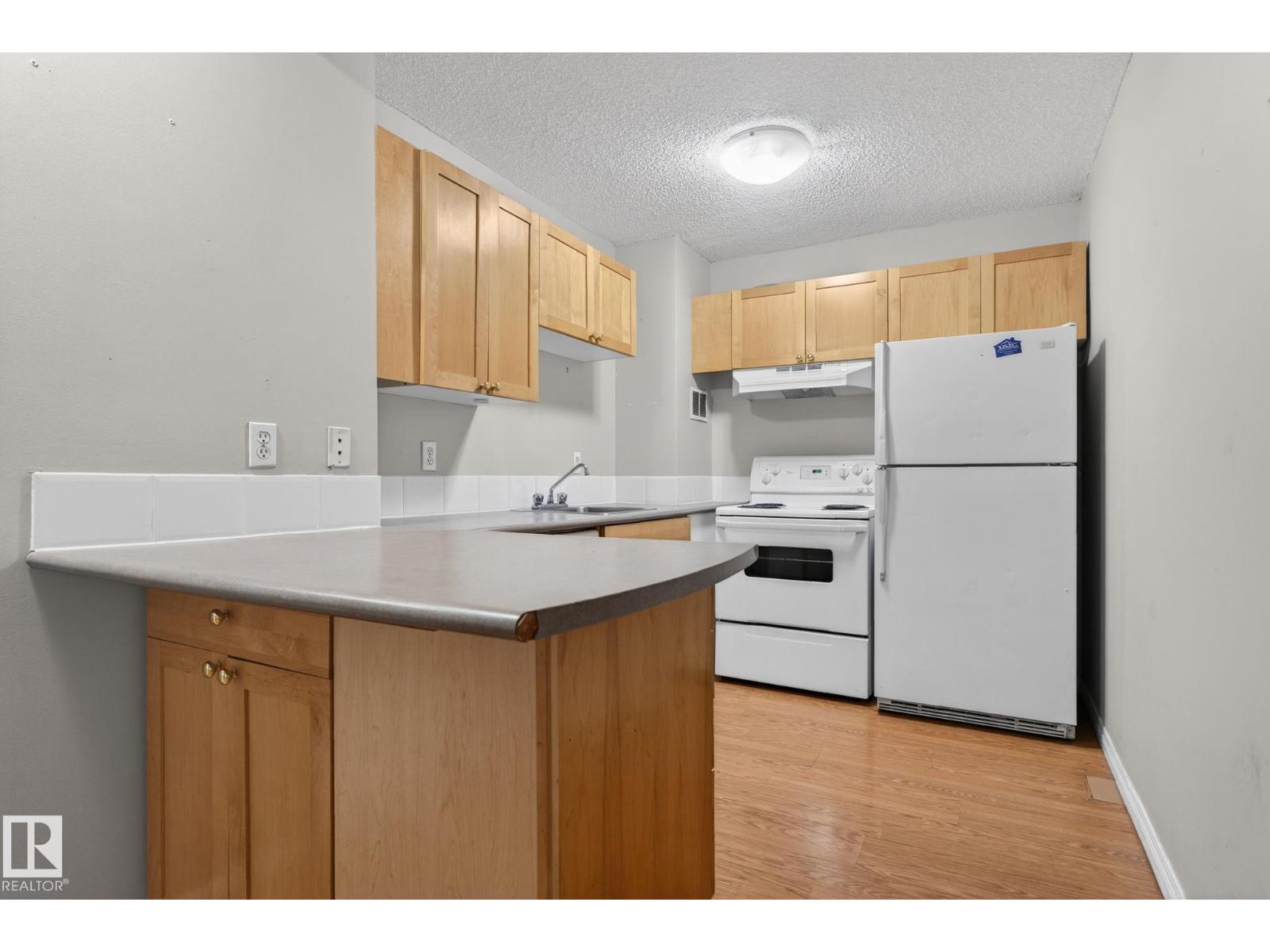 #703 9730 106 St Nw, Edmonton, Alberta  T5K 1B7 - Photo 4 - E4467275