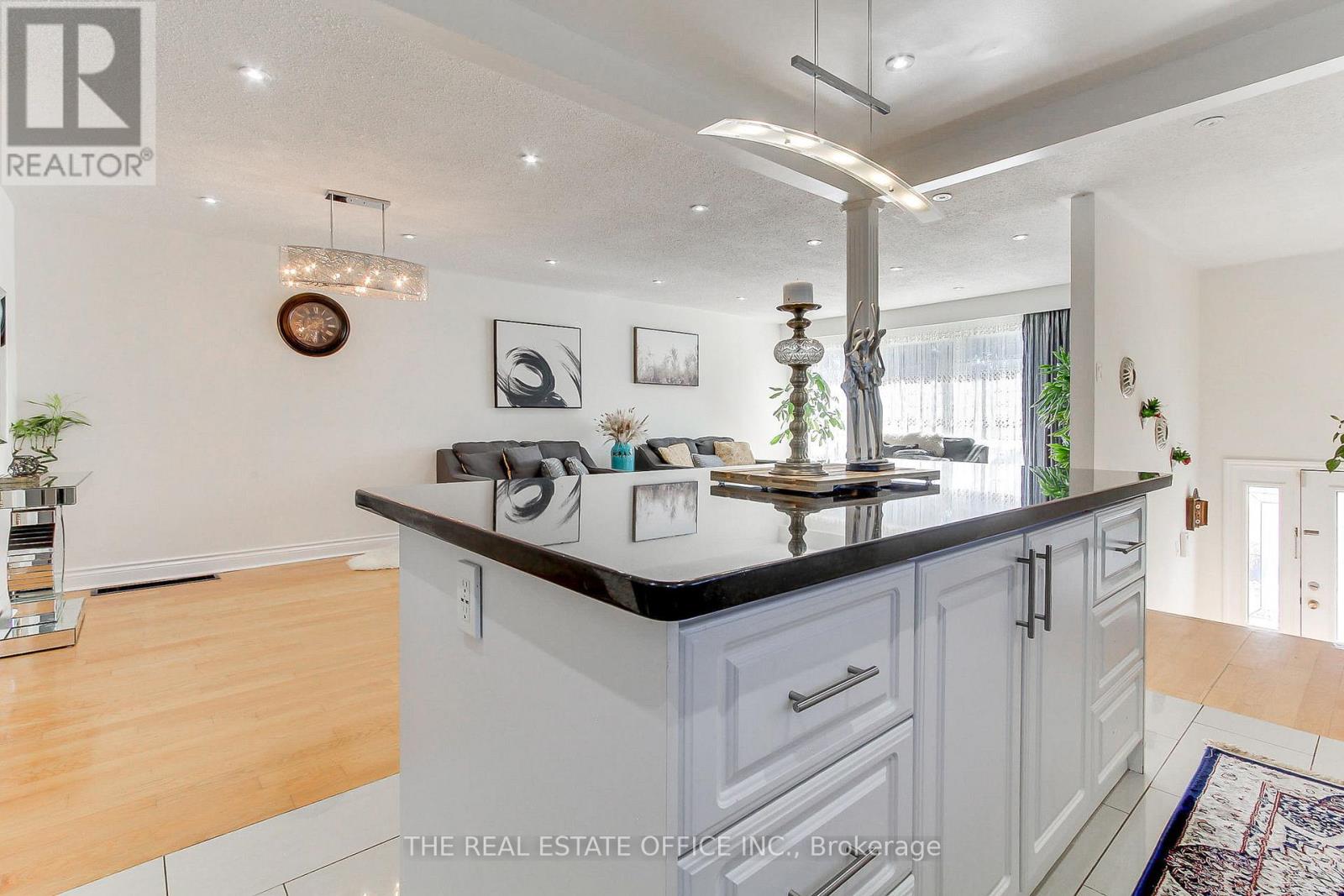 20 Yucatan Road, Toronto, Ontario  M2H 2K8 - Photo 8 - C12595776