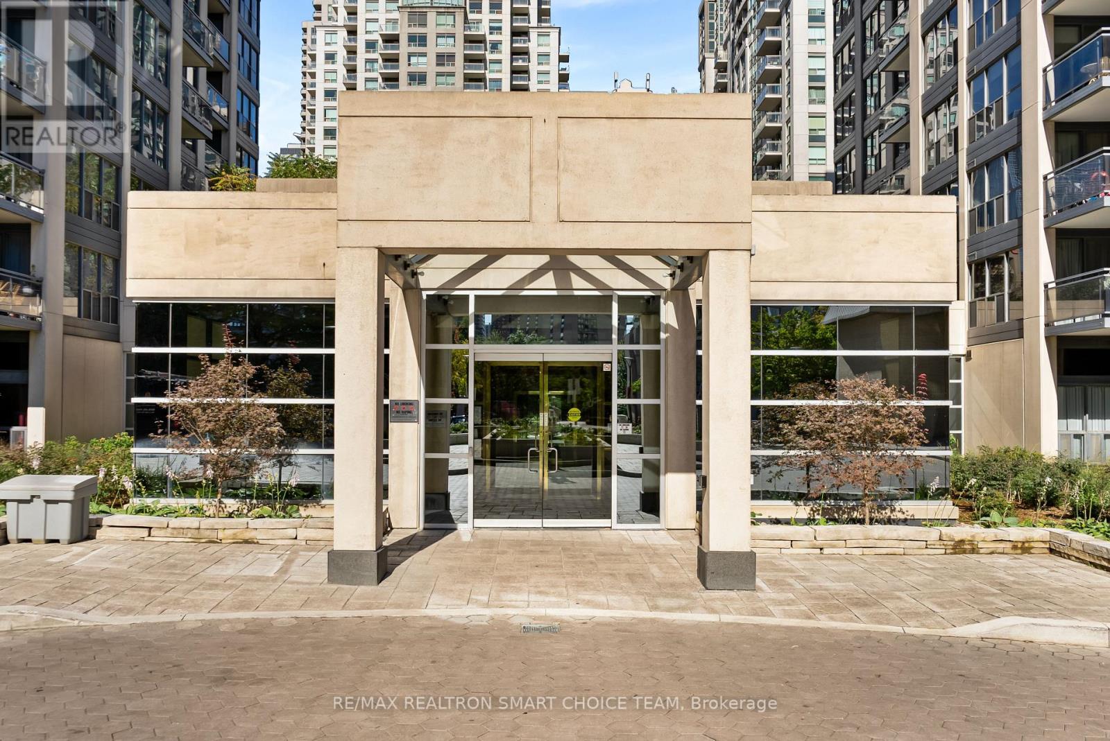 1211 - 28 HOLLYWOOD AVENUE, Toronto, Ontario
