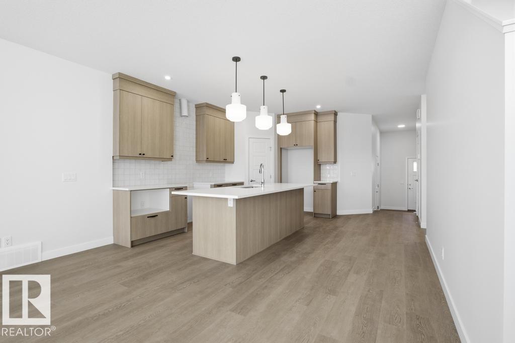 3725 Erlanger Dr Nw, Edmonton, Alberta  T6M 3G6 - Photo 3 - E4466922