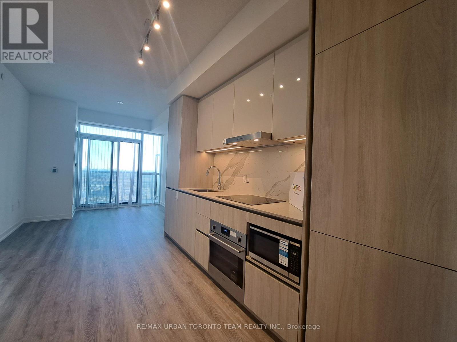 2110 - 8 Interchange Way, Vaughan, Ontario  L4K 5Z7 - Photo 3 - N12595822