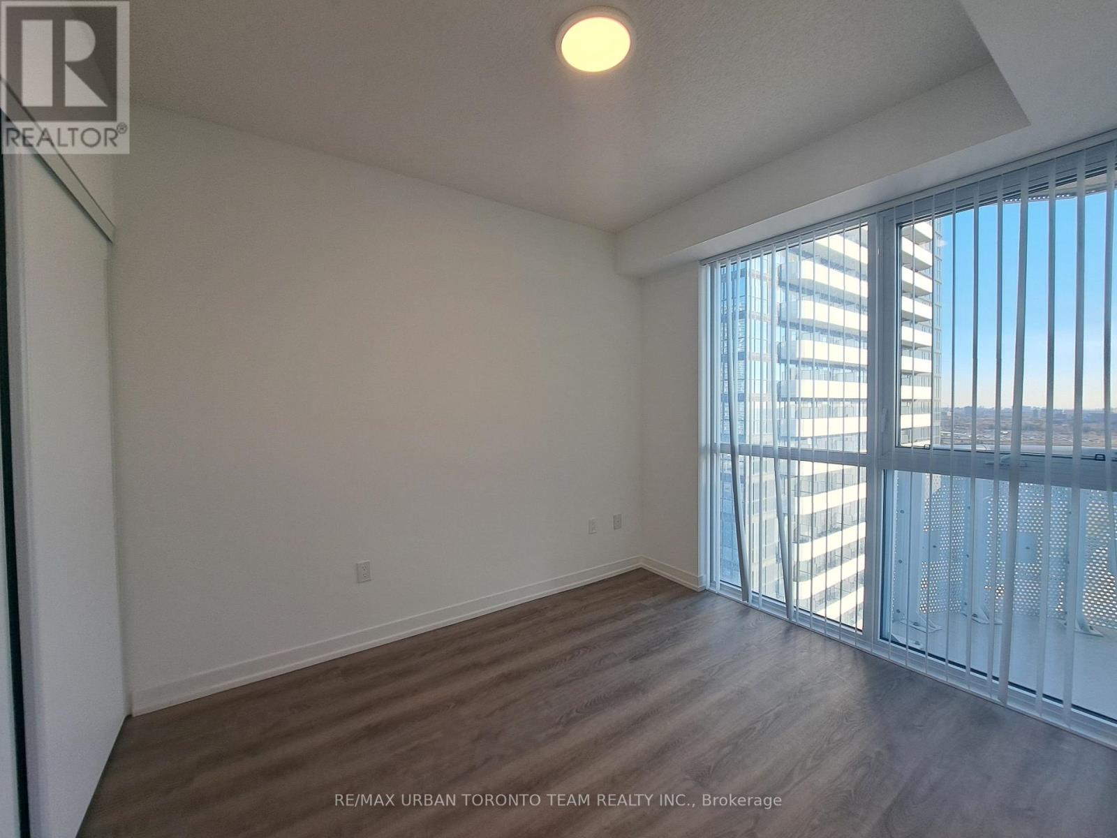 2110 - 8 Interchange Way, Vaughan, Ontario  L4K 5Z7 - Photo 5 - N12595822