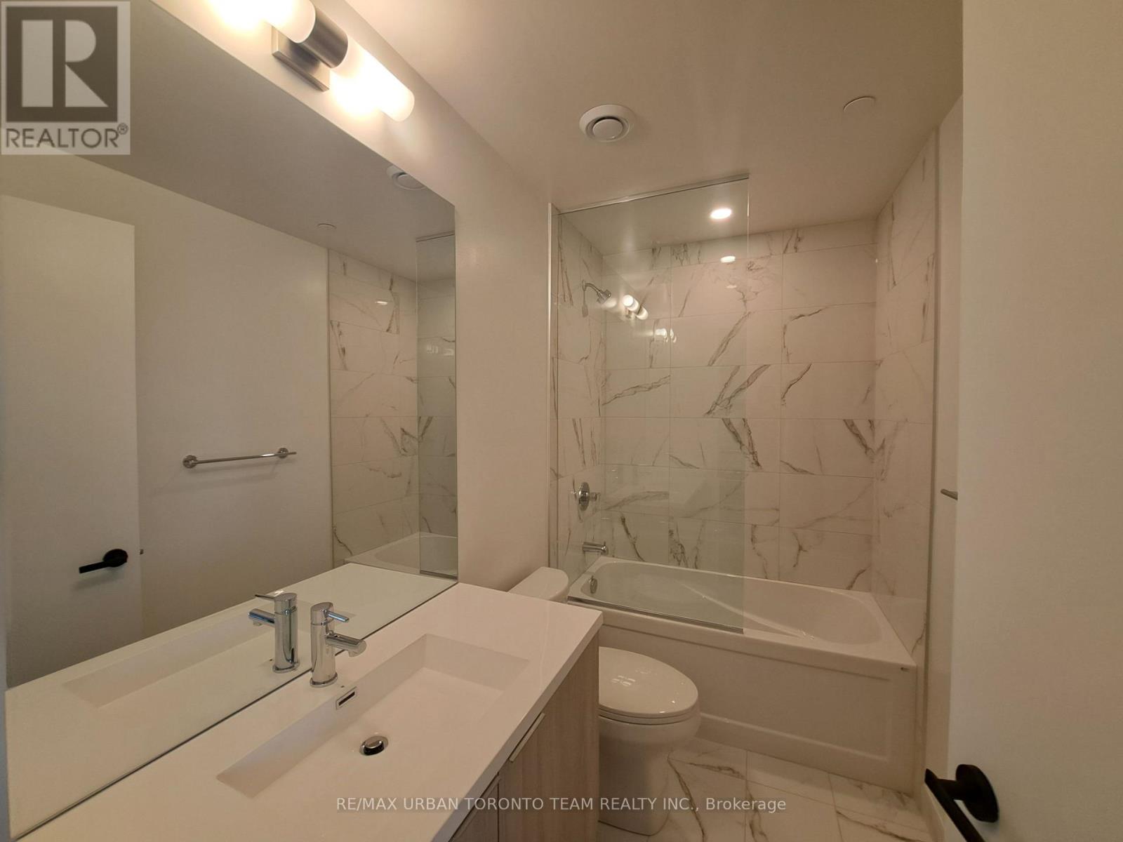 2110 - 8 Interchange Way, Vaughan, Ontario  L4K 5Z7 - Photo 6 - N12595822