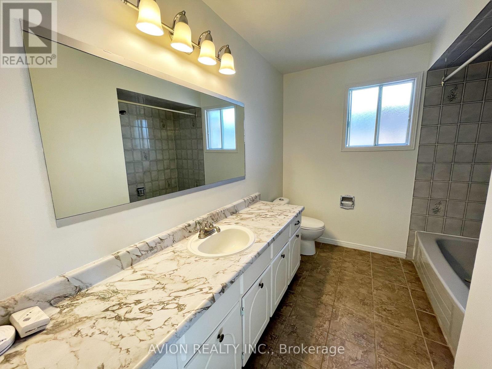 567 Millard Street, Whitchurch-Stouffville, Ontario  L4A 7Z3 - Photo 15 - N12595834