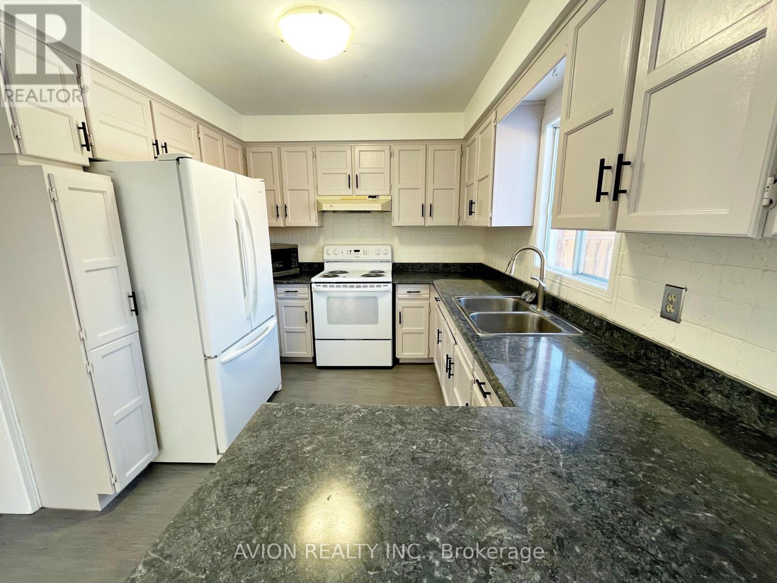 567 Millard Street, Whitchurch-Stouffville, Ontario  L4A 7Z3 - Photo 8 - N12595834