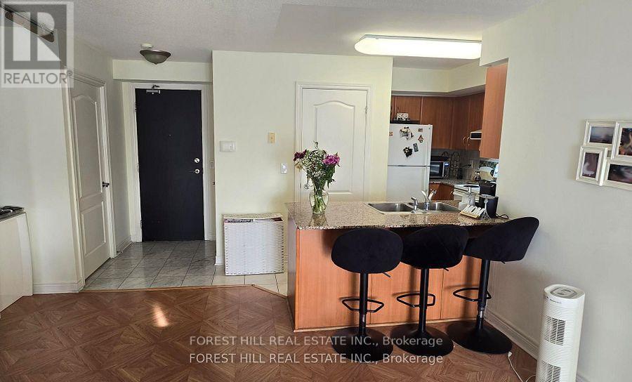 1216 - 50 Disera Drive, Vaughan, Ontario  L4J 9E9 - Photo 4 - N12595838