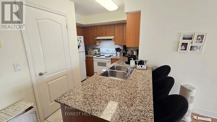 1216 - 50 Disera Drive, Vaughan, Ontario  L4J 9E9 - Photo 5 - N12595838