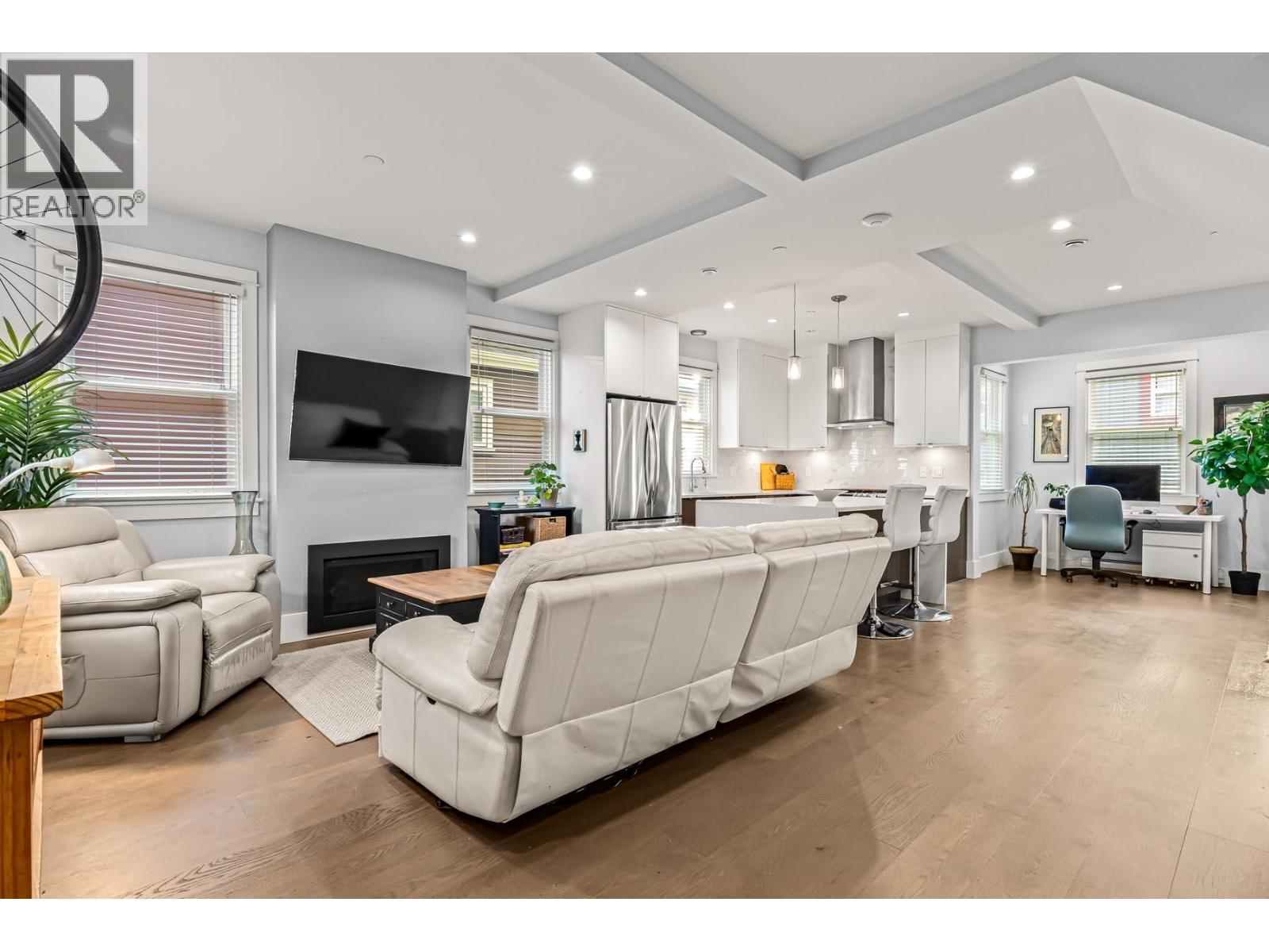 437 Vernon Drive, Vancouver, British Columbia  V6A 3N4 - Photo 5 - R3071420