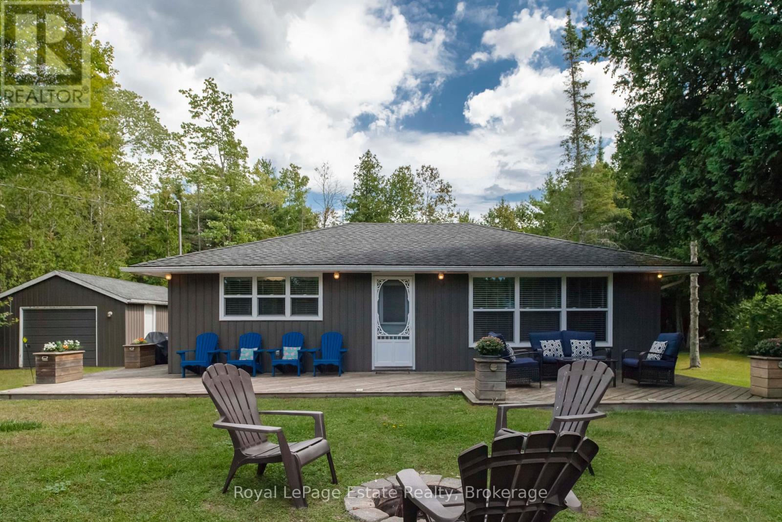 407 Huron Avenue, South Bruce Peninsula, Ontario  N0H 2G0 - Photo 10 - X12595930