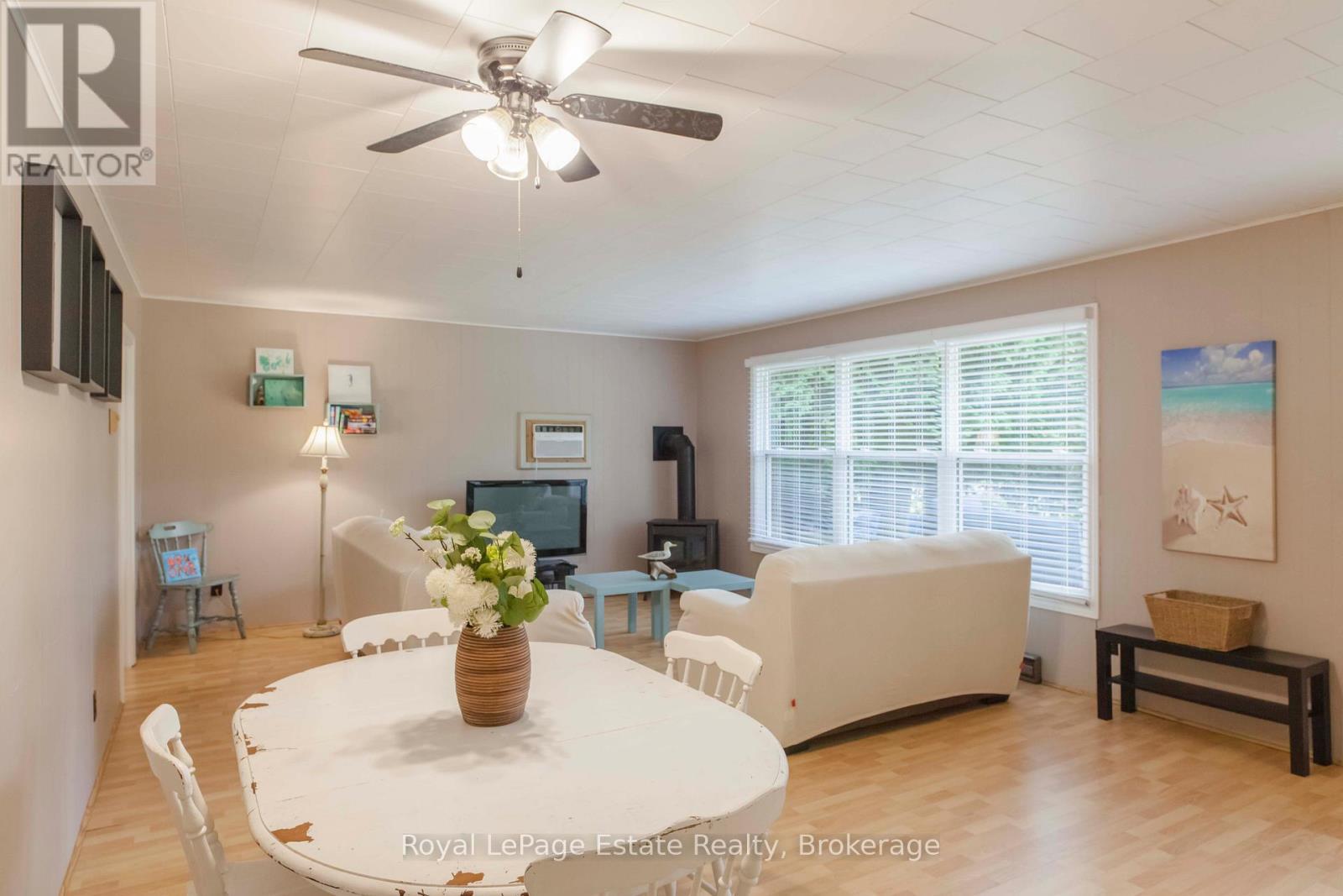 407 Huron Avenue, South Bruce Peninsula, Ontario  N0H 2G0 - Photo 15 - X12595930