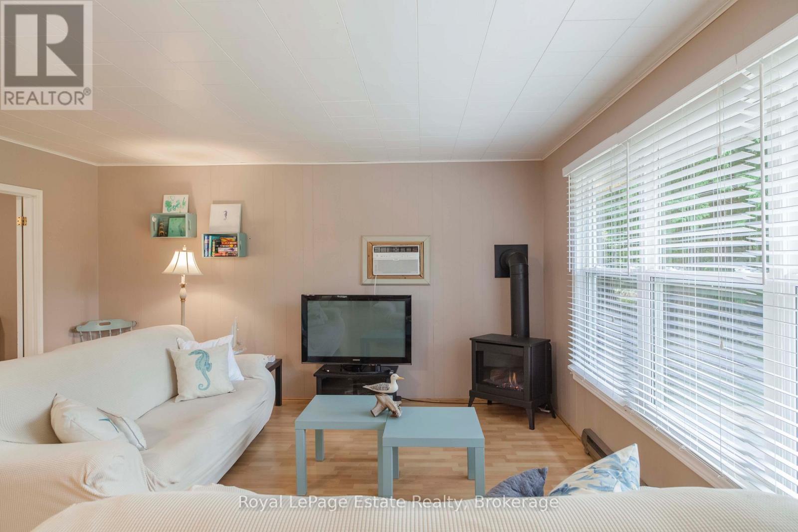 407 Huron Avenue, South Bruce Peninsula, Ontario  N0H 2G0 - Photo 16 - X12595930