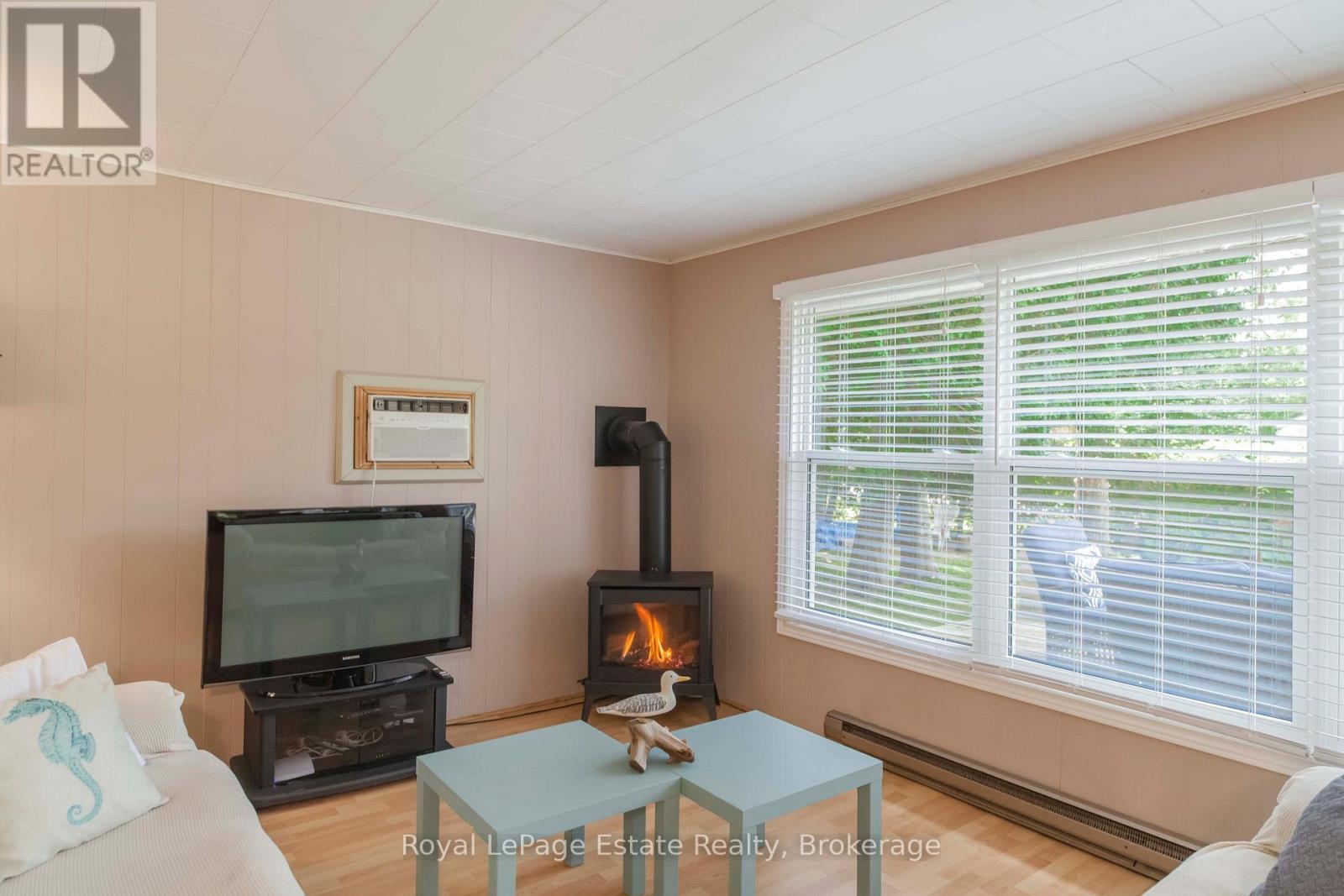 407 Huron Avenue, South Bruce Peninsula, Ontario  N0H 2G0 - Photo 17 - X12595930