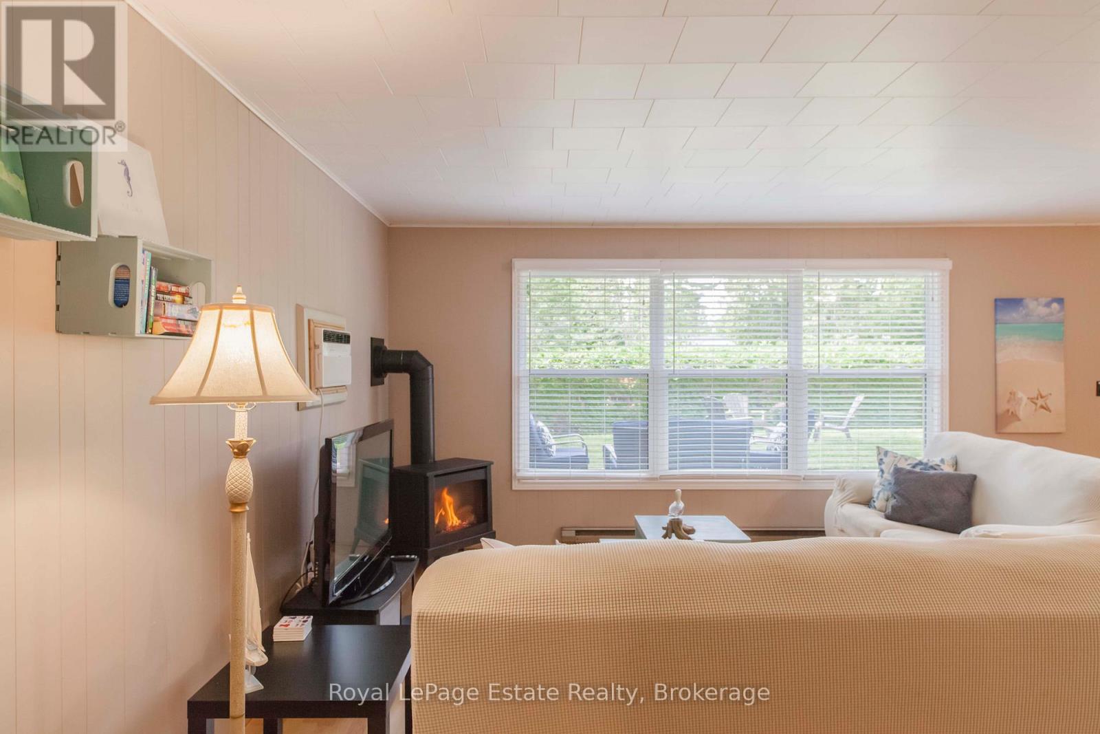 407 Huron Avenue, South Bruce Peninsula, Ontario  N0H 2G0 - Photo 18 - X12595930