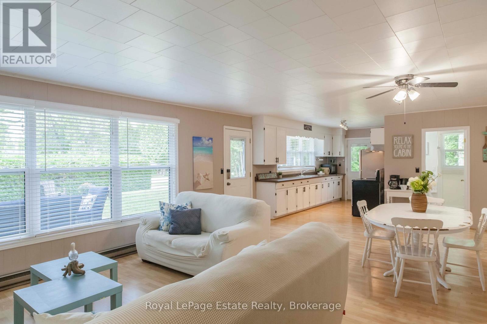 407 Huron Avenue, South Bruce Peninsula, Ontario  N0H 2G0 - Photo 19 - X12595930