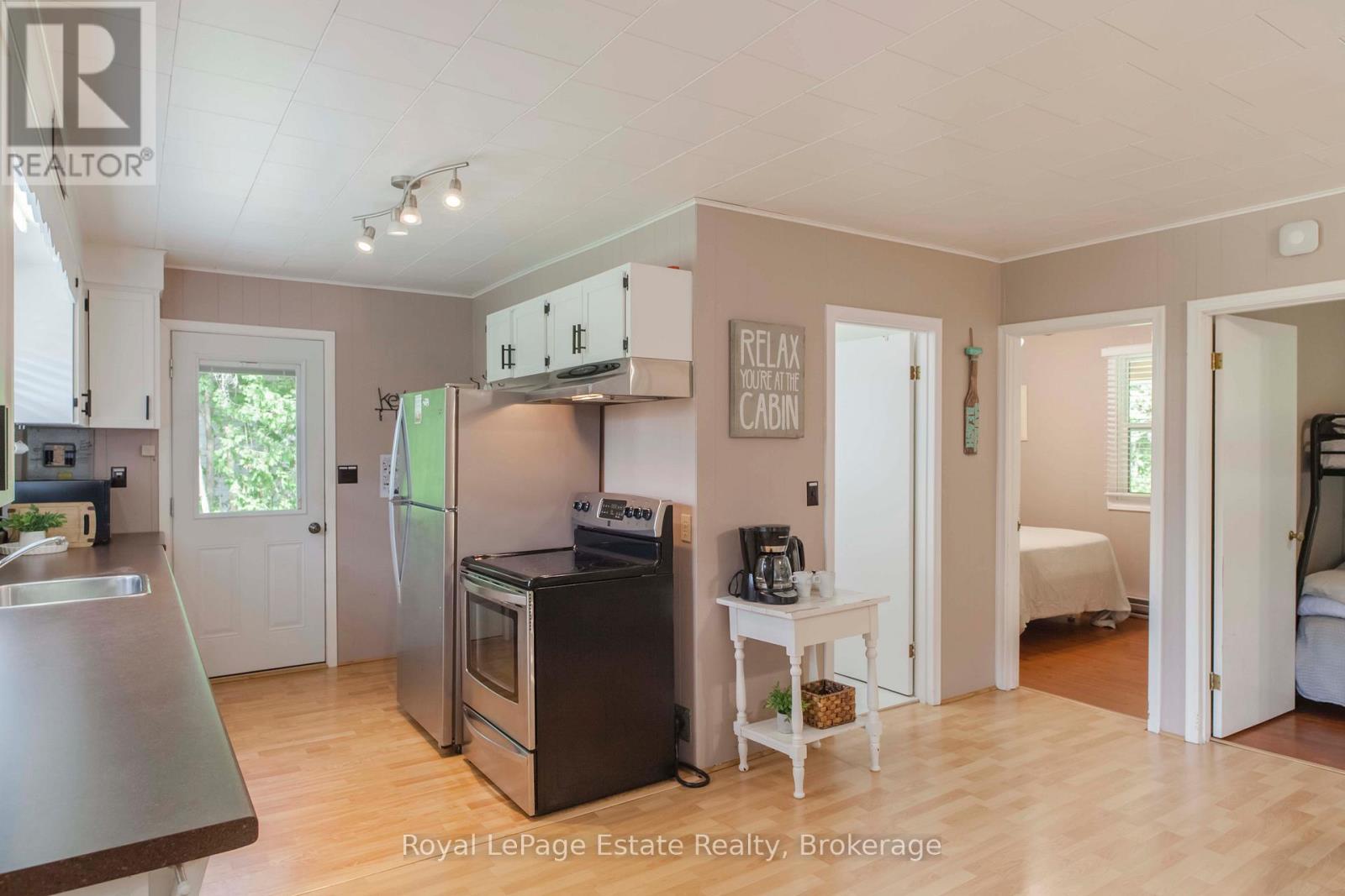 407 Huron Avenue, South Bruce Peninsula, Ontario  N0H 2G0 - Photo 24 - X12595930