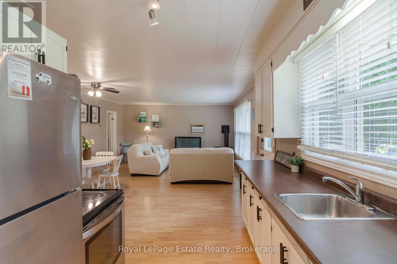 407 Huron Avenue, South Bruce Peninsula, Ontario  N0H 2G0 - Photo 27 - X12595930