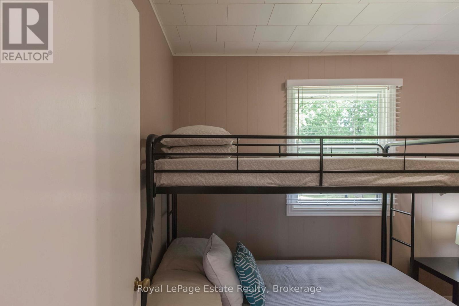 407 Huron Avenue, South Bruce Peninsula, Ontario  N0H 2G0 - Photo 33 - X12595930