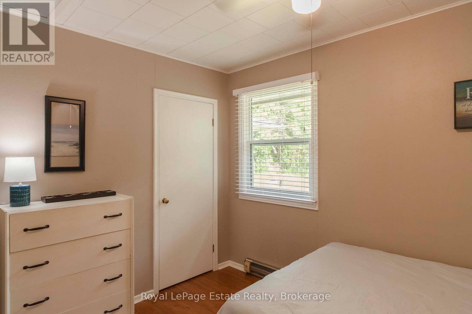 407 Huron Avenue, South Bruce Peninsula, Ontario  N0H 2G0 - Photo 36 - X12595930