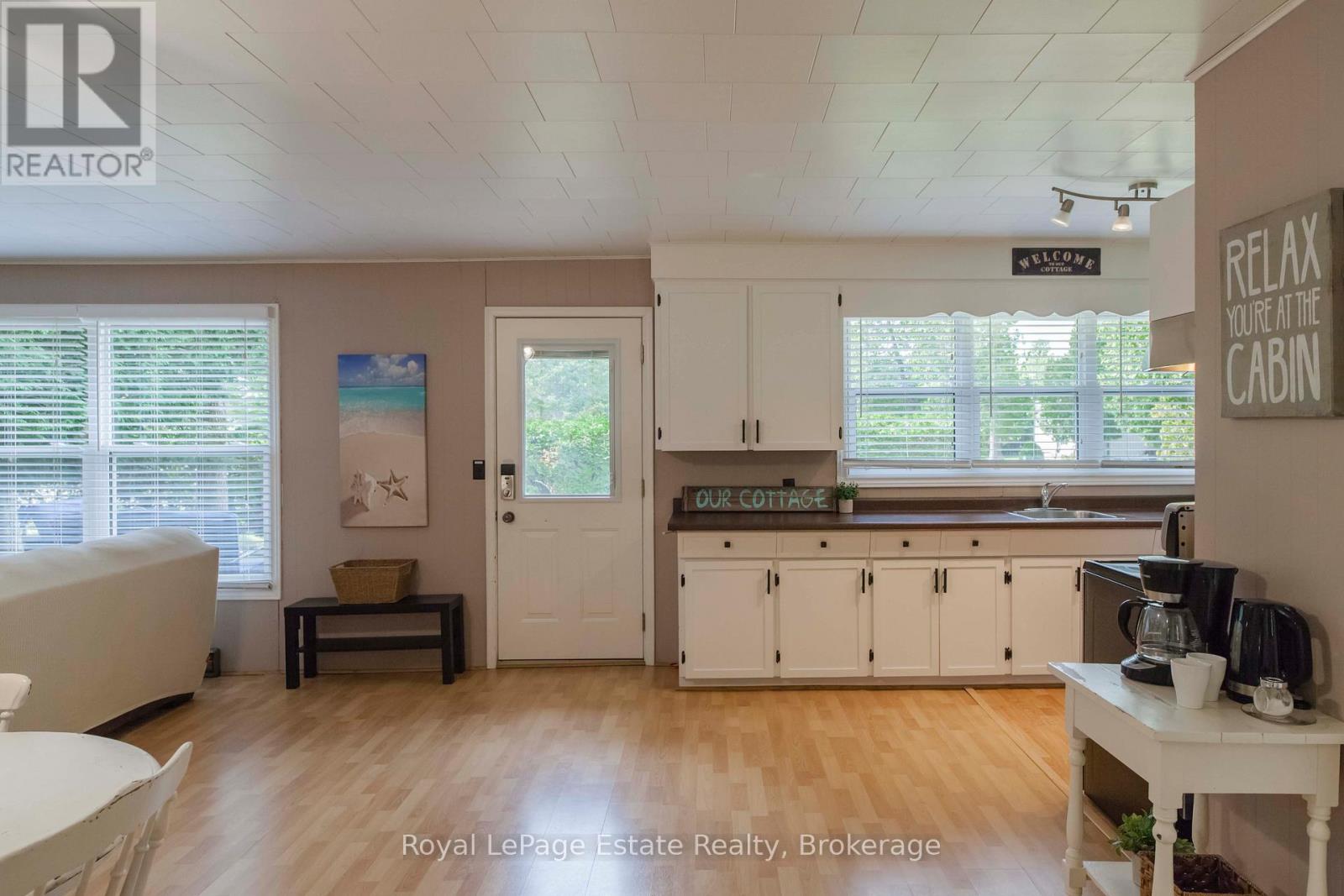 407 Huron Avenue, South Bruce Peninsula, Ontario  N0H 2G0 - Photo 37 - X12595930