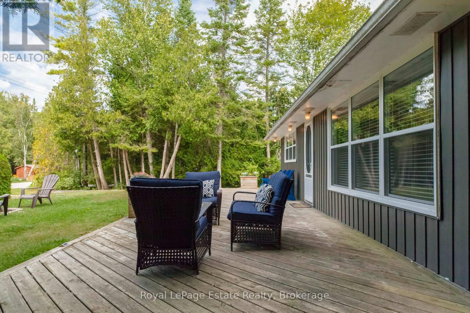 407 Huron Avenue, South Bruce Peninsula, Ontario  N0H 2G0 - Photo 39 - X12595930