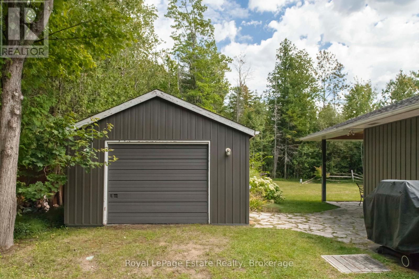 407 Huron Avenue, South Bruce Peninsula, Ontario  N0H 2G0 - Photo 41 - X12595930