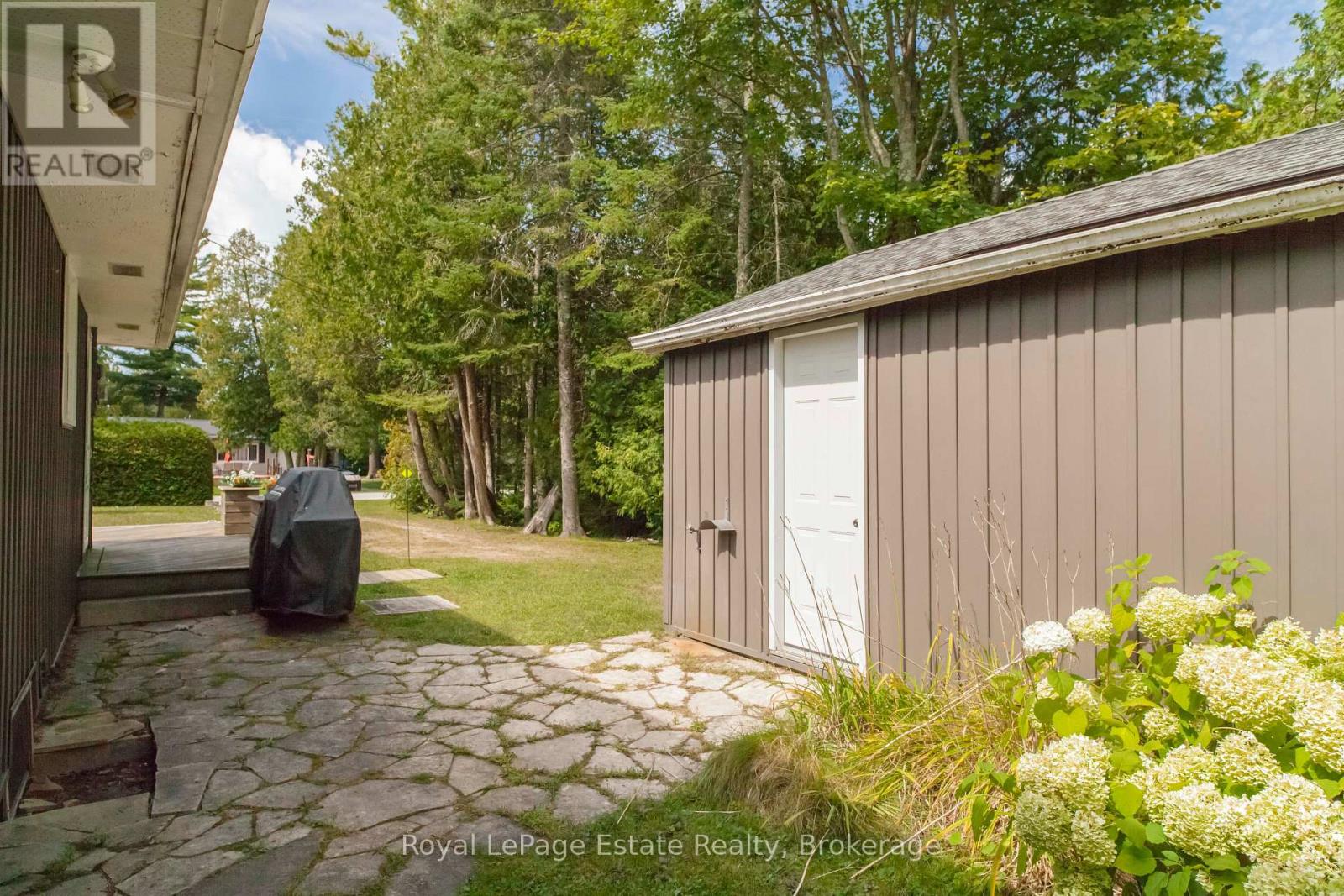 407 Huron Avenue, South Bruce Peninsula, Ontario  N0H 2G0 - Photo 42 - X12595930