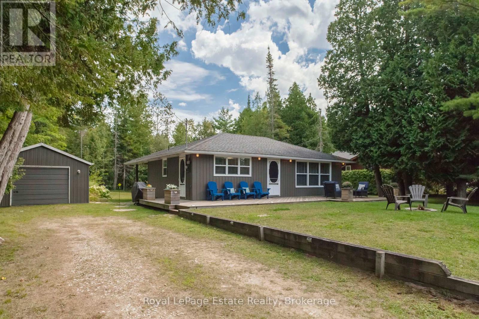 407 Huron Avenue, South Bruce Peninsula, Ontario  N0H 2G0 - Photo 50 - X12595930